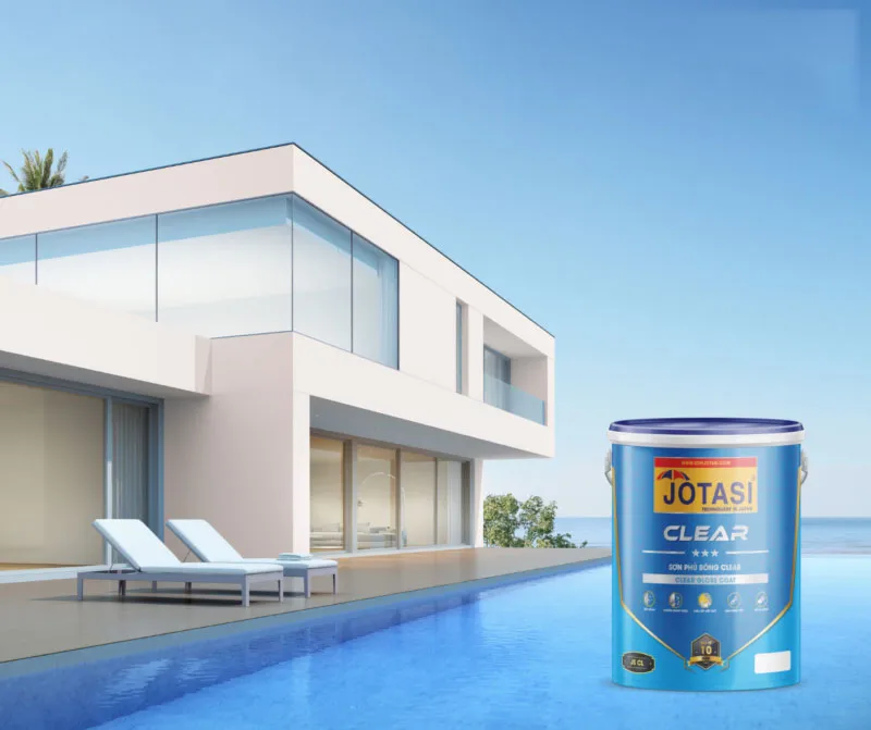 Kỹ thuật viên đang thi công lớp sơn nước phủ bóng cho tường ngoài trời